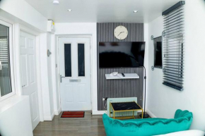 Cosy Manchester Haven for Two